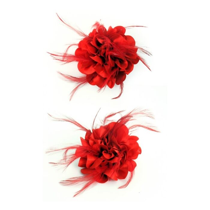 Blume mit Federn auf Brosche rot